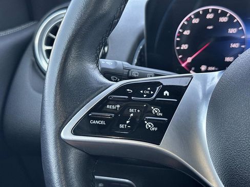 Used 2025 Mercedes-Benz GLB 250 4MATIC image 17