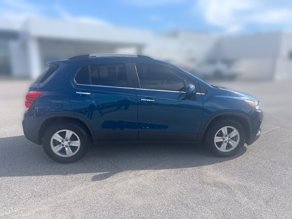Used 2020 Chevrolet Trax LT w/ Driver Confidence Package FWD image 9