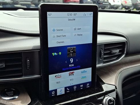 Used 2023 Ford Explorer Platinum w/ Technology Package AWD/4WD image 18
