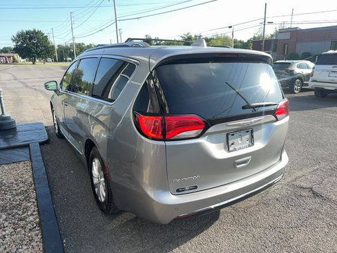 Used 2018 Chrysler Pacifica Touring-L Plus FWD image 5