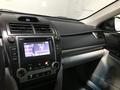Used 2014 Toyota Camry FWD image 25