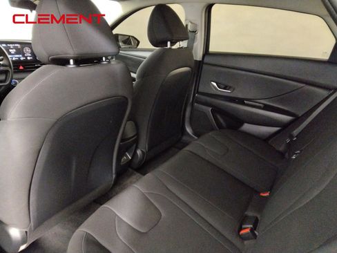 Used 2025 Hyundai Elantra SE FWD image 23