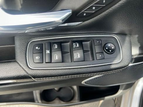Used 2019 RAM 1500 Laramie AWD/4WD image 16