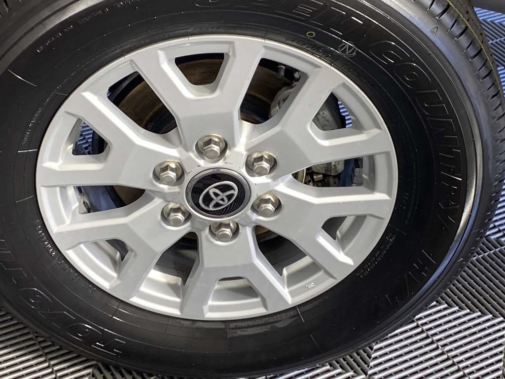 Used 2025 Toyota Tacoma SR5 AWD/4WD image 29