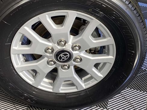 Used 2025 Toyota Tacoma SR5 AWD/4WD image 29