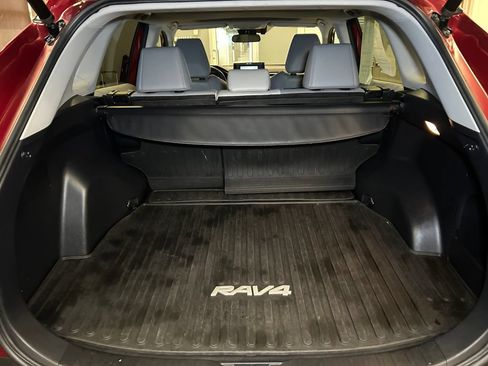 Used 2021 Toyota RAV4 XLE Premium AWD/4WD image 19