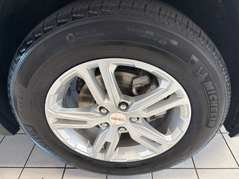 Used 2023 GMC Terrain SLE w/ Driver Convenience Package image 9