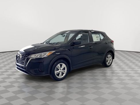 Certified 2025 Nissan Kicks Play S image 6