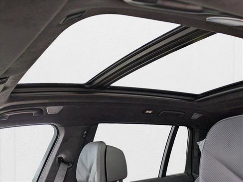 Used 2026 BMW X7 xDrive40i w/ Executive Package image 15