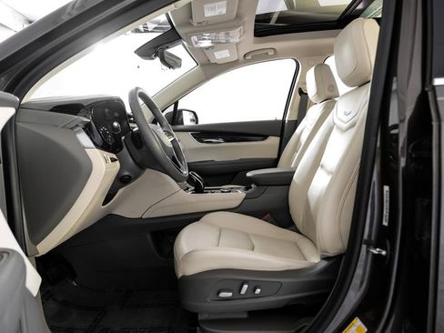 Used 2020 Cadillac XT6 Premium Luxury FWD image 3