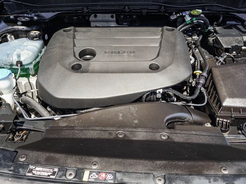 Used 2023 Volvo XC40 B5 Core AWD/4WD image 23