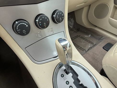 Used 2010 Chrysler Sebring Limited FWD image 20