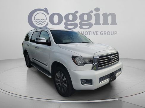 Used 2019 Toyota Sequoia Limited w/ Safety & Convenience Package AWD/4WD image 4