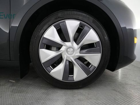 Used 2024 Tesla Model Y Long Range AWD/4WD image 20