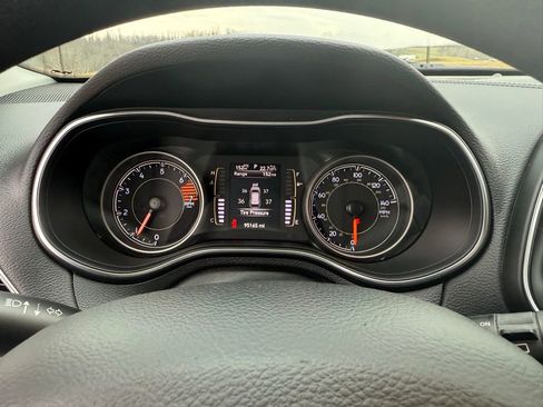 Used 2019 Jeep Cherokee Latitude w/ Popular Appearance Group image 33