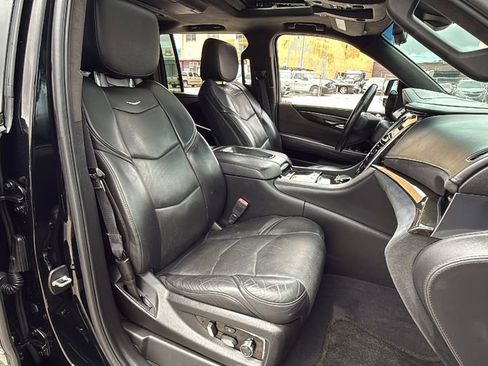 Used 2018 Cadillac Escalade ESV Platinum image 44
