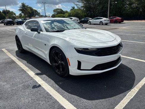 Used 2019 Chevrolet Camaro LT RWD image 7