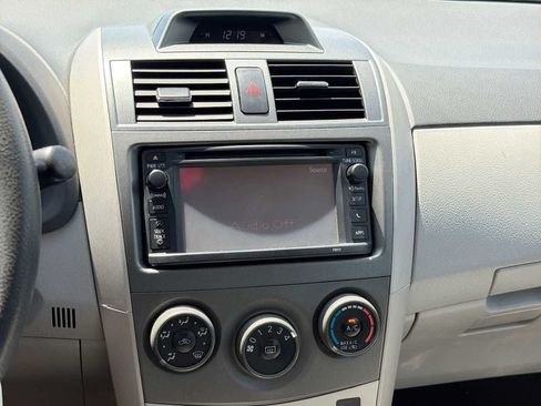 Used 2013 Toyota Corolla LE FWD image 22