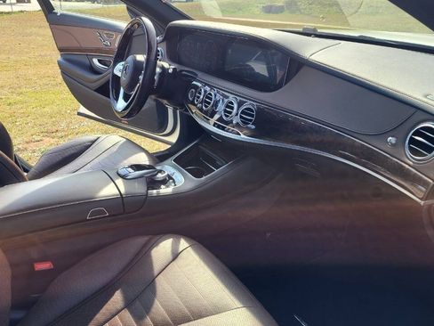 Used 2018 Mercedes-Benz S 560 Sedan image 36