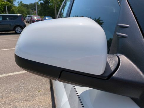Used 2025 Hyundai Venue SEL FWD image 12