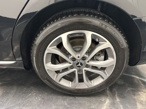 Used 2017 Mercedes-Benz C 300 Sedan image 29