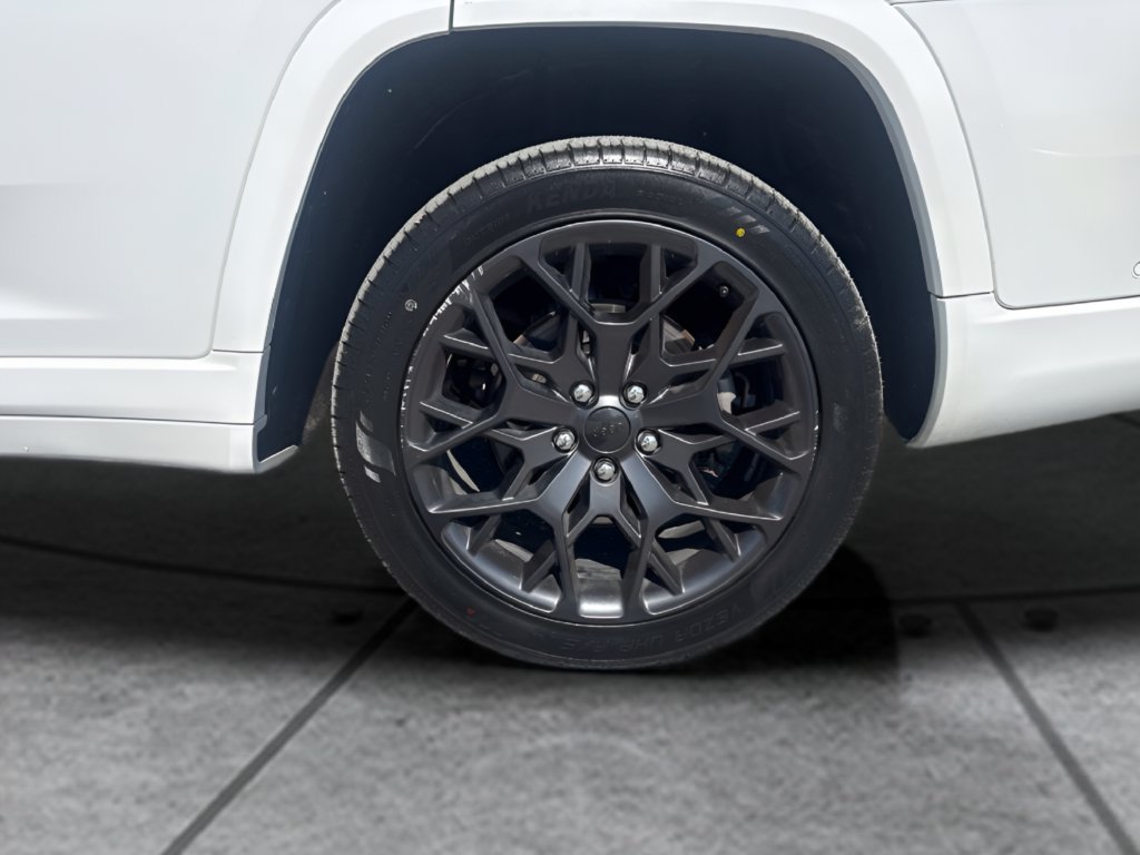 Used 2025 Jeep Grand Cherokee L Summit AWD/4WD image 35