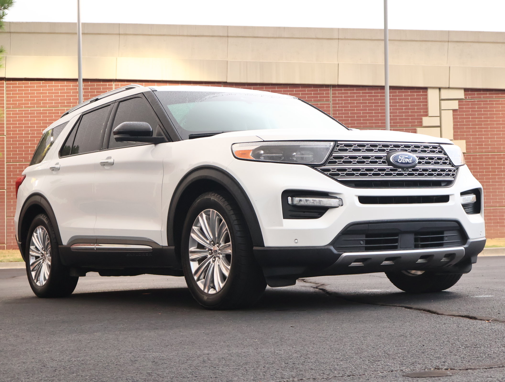Used 2020 Ford Explorer Limited w/ Class III Trailer Tow Package RWD image 1