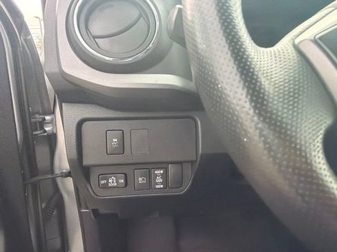 Used 2020 Toyota Tacoma TRD Off-Road w/ Technology Package AWD/4WD image 25