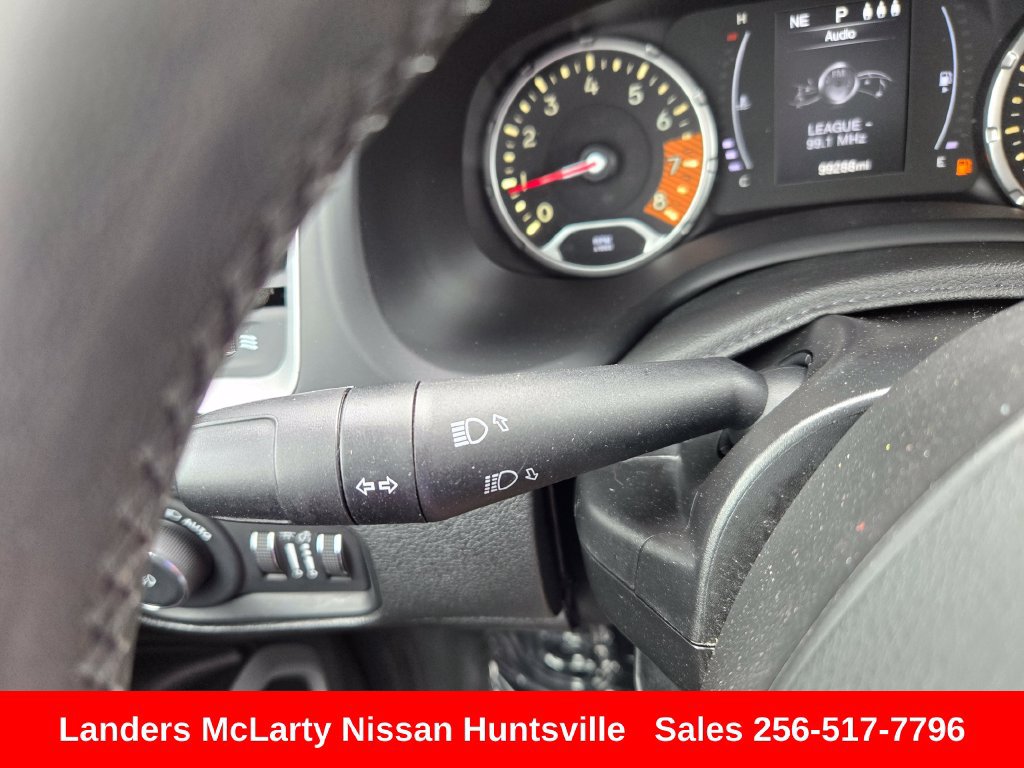 Used 2019 Jeep Renegade Latitude AWD/4WD image 27