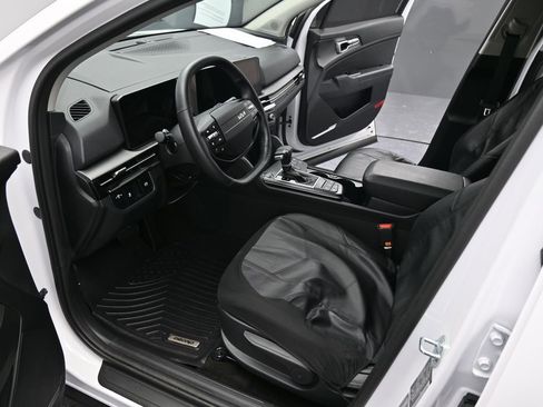 Used 2026 Kia Sportage LX image 11