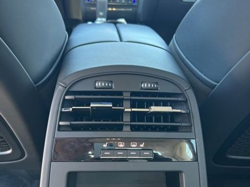 Used 2022 Maserati Quattroporte Modena image 11