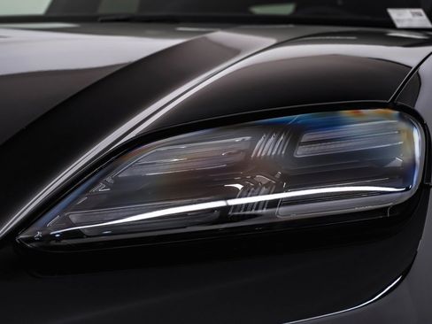 New 2025 Porsche Macan 4S Electric image 7