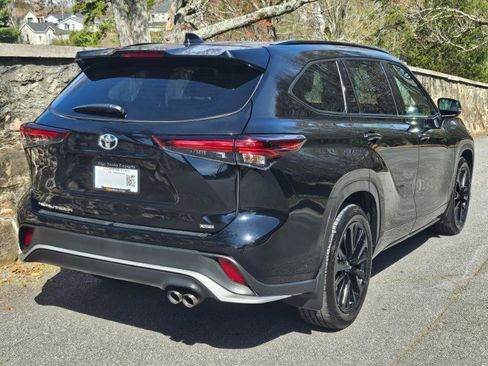 Used 2024 Toyota Highlander XSE FWD image 11