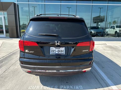 Used 2017 Honda Pilot Touring image 8