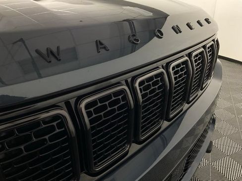 Used 2024 Jeep Wagoneer L Series II AWD/4WD image 11