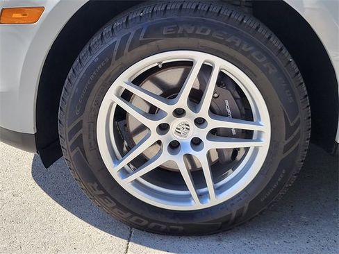 Used 2021 Porsche Macan image 8