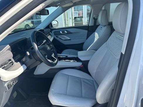 Used 2025 Ford Explorer Platinum w/ Ultimate Package AWD/4WD image 9