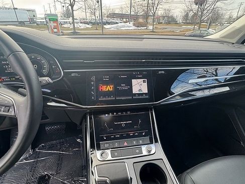 Used 2024 Audi Q7 3.0T Premium Plus image 21