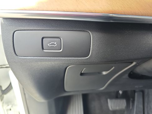 Used 2024 Volvo XC90 B6 Plus w/ Protection Package Premier image 27