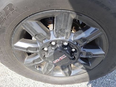 Used 2024 GMC Sierra 2500 AT4 w/ AT4 Premium Plus Package AWD/4WD image 14