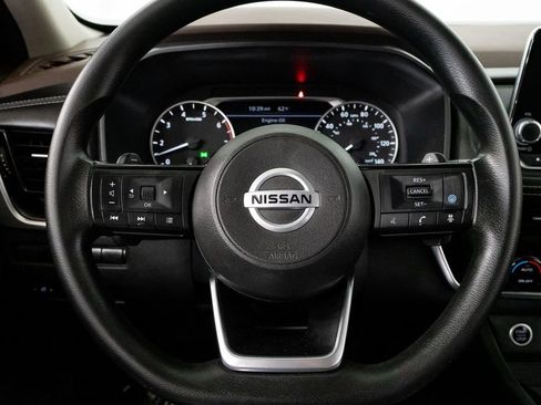 Used 2021 Nissan Rogue SV image 11