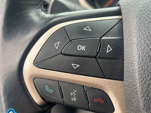 Used 2015 Jeep Cherokee Latitude FWD image 21