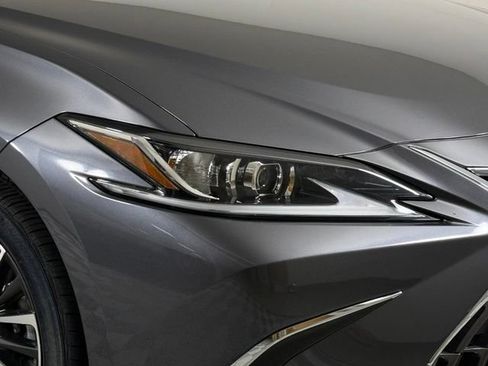 Used 2025 Lexus ES 350 w/ Premium Package FWD image 16