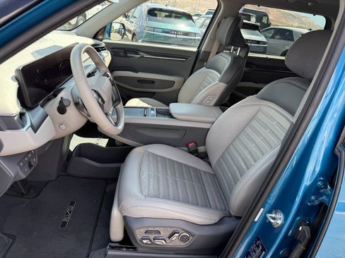Used 2024 Kia EV9 Land AWD/4WD image 3