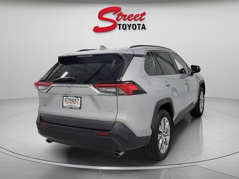 Certified 2021 Toyota RAV4 XLE Premium image 4