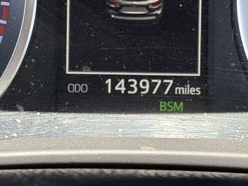 Used 2019 Toyota Highlander Plus FWD image 12