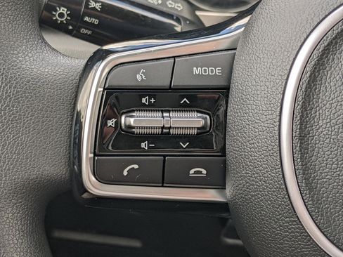 Certified 2023 Kia Sorento LX image 19