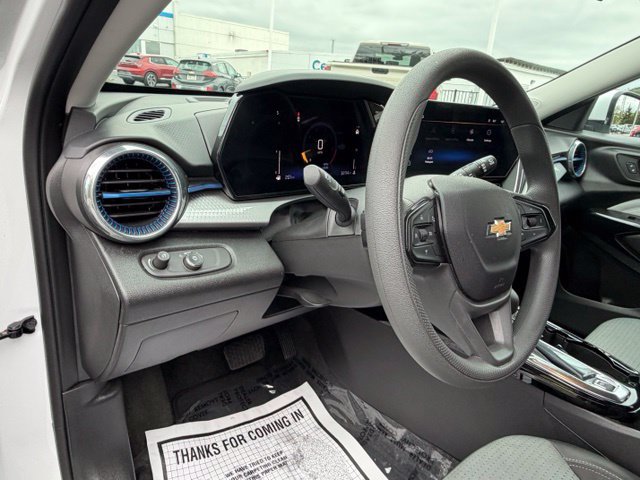 Certified 2025 Chevrolet Trax LT FWD image 31