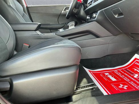 Used 2024 Mitsubishi Outlander SE image 23