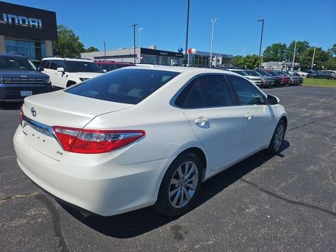 Used 2017 Toyota Camry XLE w/ Moonroof Package FWD image 6